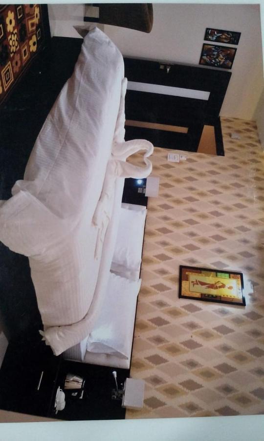 Hotel Bellevue , グワーリヤル エクステリア 写真