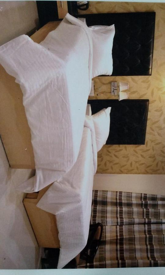 Hotel Bellevue , グワーリヤル エクステリア 写真
